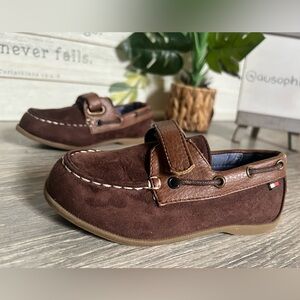Tommy Hilfiger Kids’ Brown Boat Shoes w White Stitching & VeIcro. Size 9